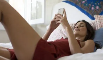 Las mujeres que hacen esto en medio de la noche rinden menos (también en el sexo)
