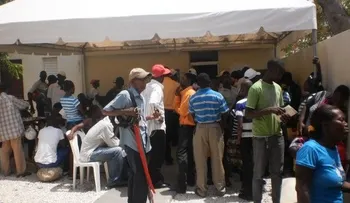 Haitianos abarrotan Gobernación de Barahona para Plan de Regularización