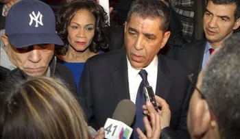 Video: Gobernador de NY respalda a Rangel frente al dominicano Espaillat