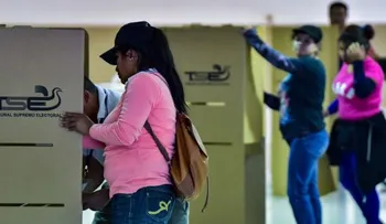 Más de cinco millones de salvadoreños eligen este domingo a su presidente