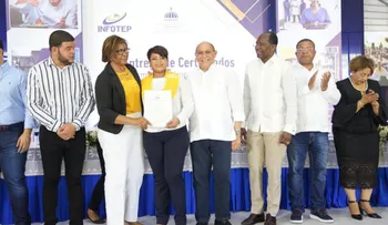 Gobierno destaca impulso de capital humano y social como prioridad en Proyecto Desarrollo Turístico de Pedernales