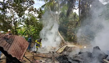 Incendio reduce casa a cenizas en comunidad de Sánchez