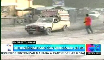 Haitiano en camioneta rompe puerta de la Frontera en Jimaní