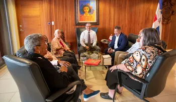 Rector de la UASD recibe a escritora Isabel Rauber previo a presentación de su libro "Geopolítica del poder"
