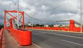 Hombre se lanza de puente Patiño..y sobrevive
