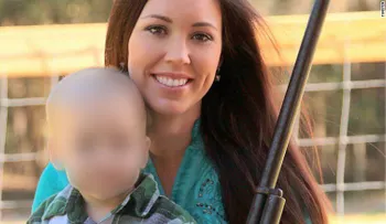 Activista de las armas que recibió un disparo de su hijo de 4 años enfrenta cargos criminales