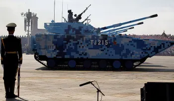 ¿Qué esconde el camuflaje pixelado de los tanques chinos?