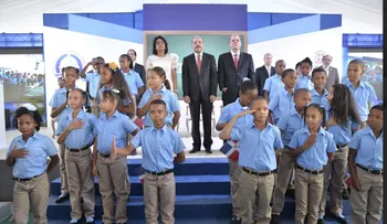 Danilo Medina inaugura en La Romana el año escolar 2015-2016 