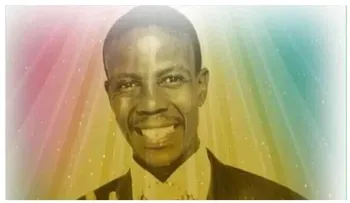  Este pastor dice fue al cielo y vende fotos que tomó en el "paraíso" 