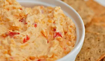 Inventa algo nuevo con mayonesa de queso y pimentón