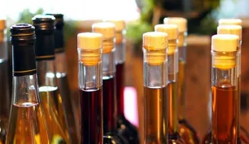 Mueren 44 personas en Irán por tomar alcohol pensando que mejorarían de coronavirus