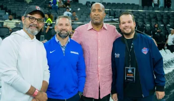 Vicepresidente ejecutivo de los Knicks visita RD y presenció victoria de la selección ante Chile