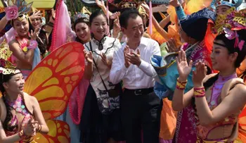 El hombre más rico de China va por el mercado de Disney