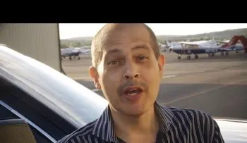 Usa un helicóptero para sacarle un diente suelto a su hijo