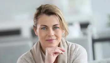 En algunas mujeres, la menopausia puede desencadenar una variedad de síntomas