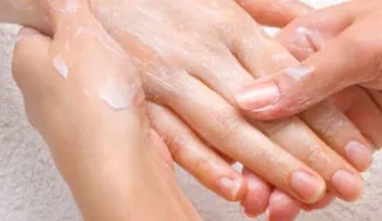 Cómo cuidar tus manos para mantenerlas jóvenes
