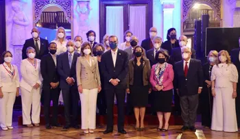 Presidente Abinader juramenta voluntariados de salud y cultura
