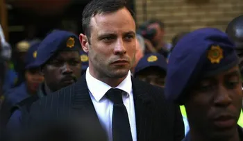 Fiscal: Pistorius ofreció 34 mil dólares a familia de su novia 