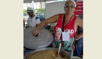 Dominicanos preparan mangú más grande del mundo