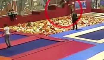 Un político ruso muere al intentar hacer una pirueta en un centro de entretenimiento