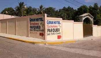 Demuelen casa que visitó José Martí en Barahora para hacer parqueo