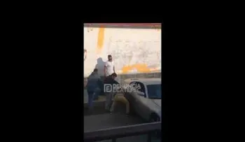 'México no es país para samaritanos': Sacan coche de la cuneta y les agradecen a balazos (Video)