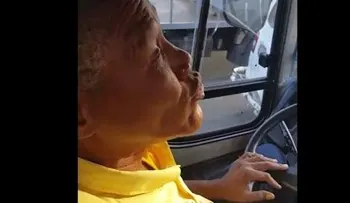 Un chofer de la OMSA se enfrenta con una pasajera