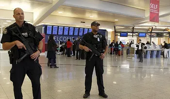 Evacauan aeropuerto de Atlanta por tiroteo y paquete sospechoso