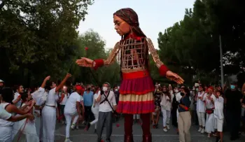 La marioneta Amal llega al Vaticano como símbolo de esperanza para los migrantes