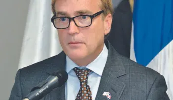 Juez dice desconocía Brewster quisiera reunirse con presidente JCE 