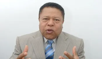Monchy llama a la unidad y a la paz; rehusa hablar de conflicto en Santiago