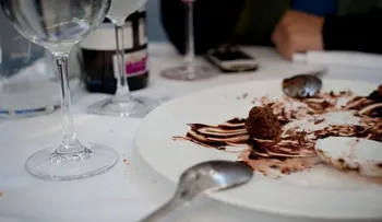 Cosas que no debes hacer en un restaurante, pero no dejes de mirar la cuenta 