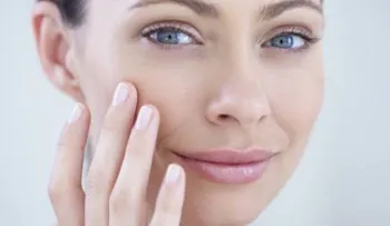 8 hábitos que provocan arrugas prematuras