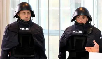¿Sartenes antibalas?: Nuevo equipo de la Policía alemana que desata una polémica 