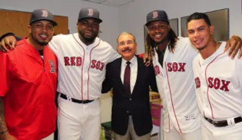 Presidente Danilo Medina acompañando a David Ortiz
