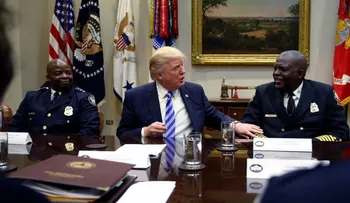 Donald Trump se declaró "muy orgulloso" del lanzamiento de "la madre de todas las bombas" en Afganistán