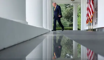 Los republicanos se enfurecen por la decisión de Trump de reavivar la polémica arancelaria a semanas de las elecciones