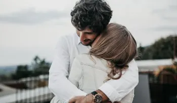 5 posiciones del Kamasutra para mejorar tu relación de pareja