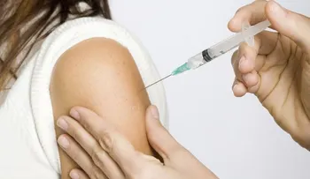 Prevenga 6 tipos de cáncer con la vacuna contra el VPH