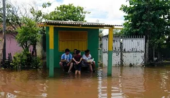 Más de 10.000 desplazados por lluvias en Uruguay