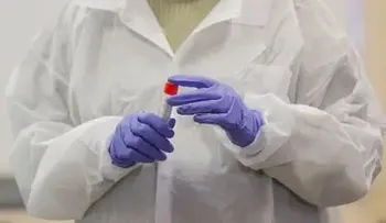 Prueban con éxito combinación de tres drogas que reduce a la mitad duración del coronavirus