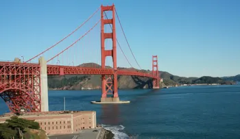 Atacan a dos personas con dardos en el puente Golden Gate