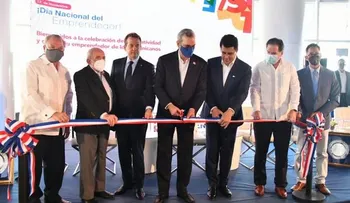 Presidente Abinader encabeza inauguración de la VIII Feria Emprendedores