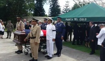 Sepultan restos de Hatuey De Camps y de su hermano Luis Alberto