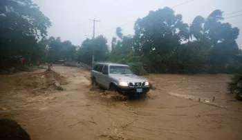 El sur de Haití queda aislado por la caída de un puente a causa del huracán Matthew