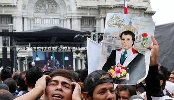 Palacio de Bellas Artes permanece abierto para admiradores de Juan Gabriel