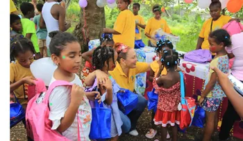 Fudonide entrega útiles escolares en Punta Licey, Villa Mella