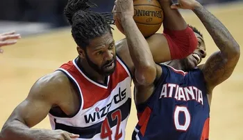 Hawks avanzan a final del Este tras salvarse de tiro anulado de Pierce