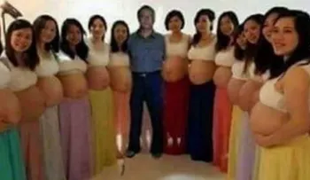 Un hombre tiene 13 esposas embarazadas al mismo tiempo...¡y lo que pretende hacer es sorprendente !