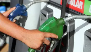 Suben precios combustibles, tras varias semanas frisados